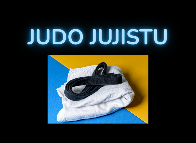 Photo d'un kimono blanc plié avec une ceinture noire sur fond jaune et bleu