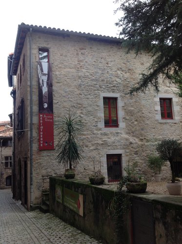 Image de l'entrée de la médiathèque